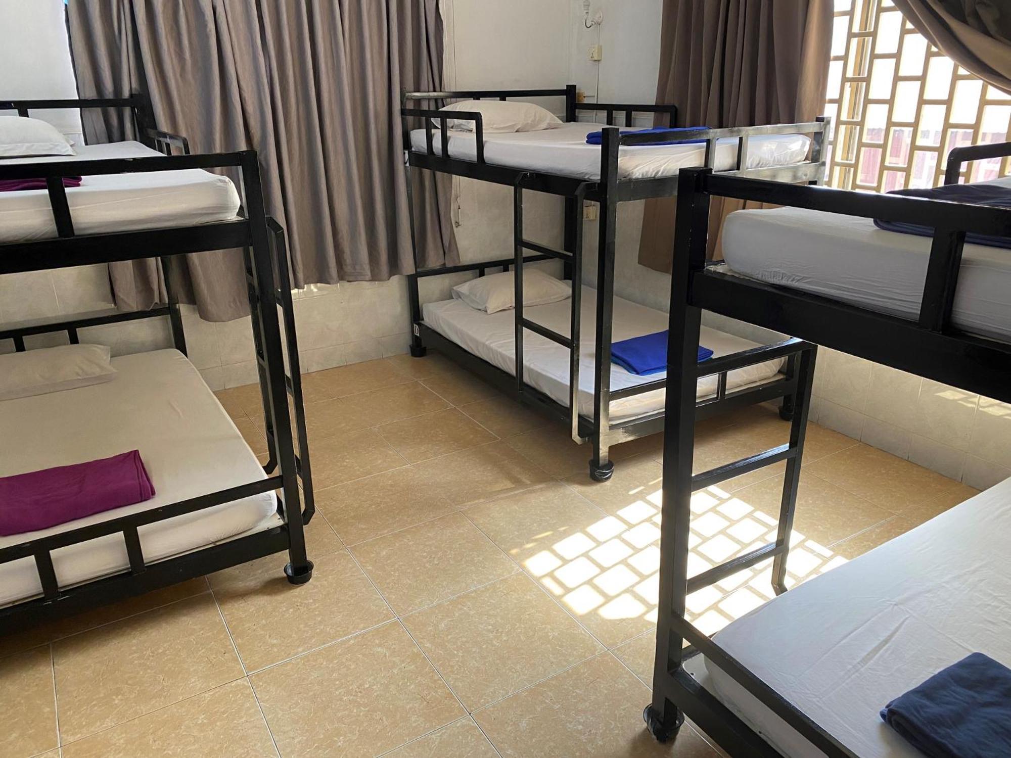 The Eighty8 Hostel Phnom Penh Exterior photo