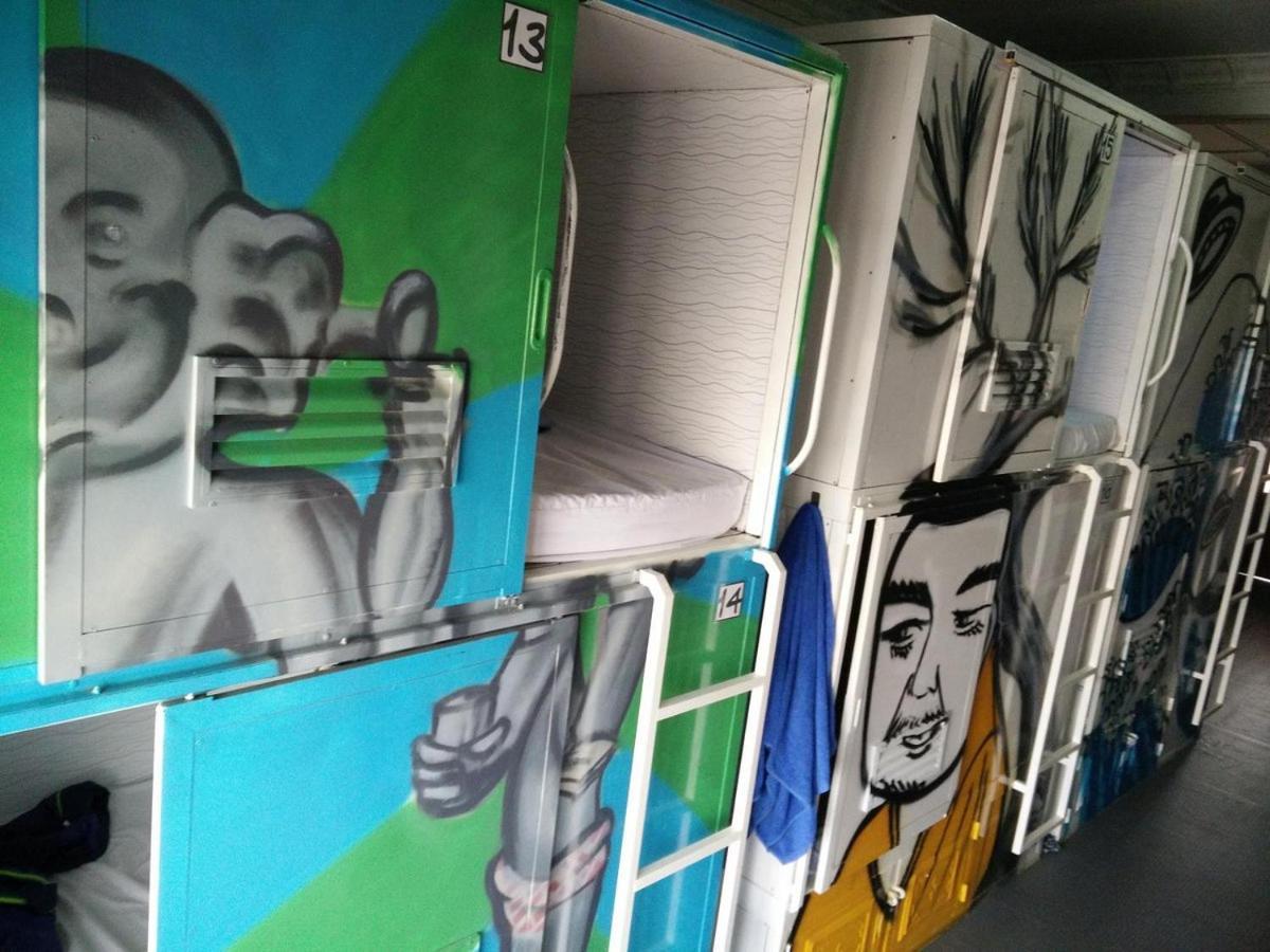 The Eighty8 Hostel Phnom Penh Exterior photo